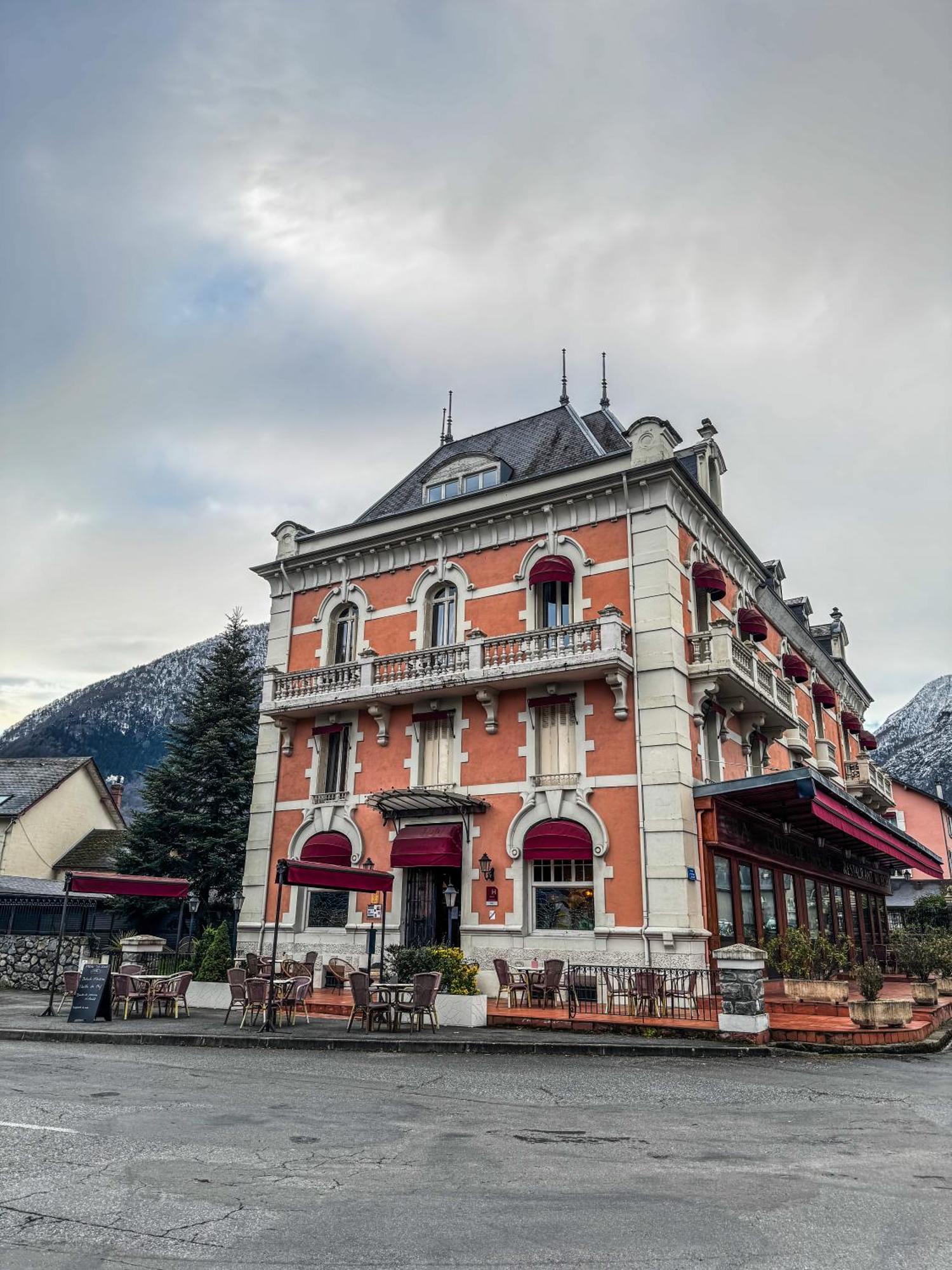 Grand Hotel De France Pierrefitte-Nestalas Exterior photo
