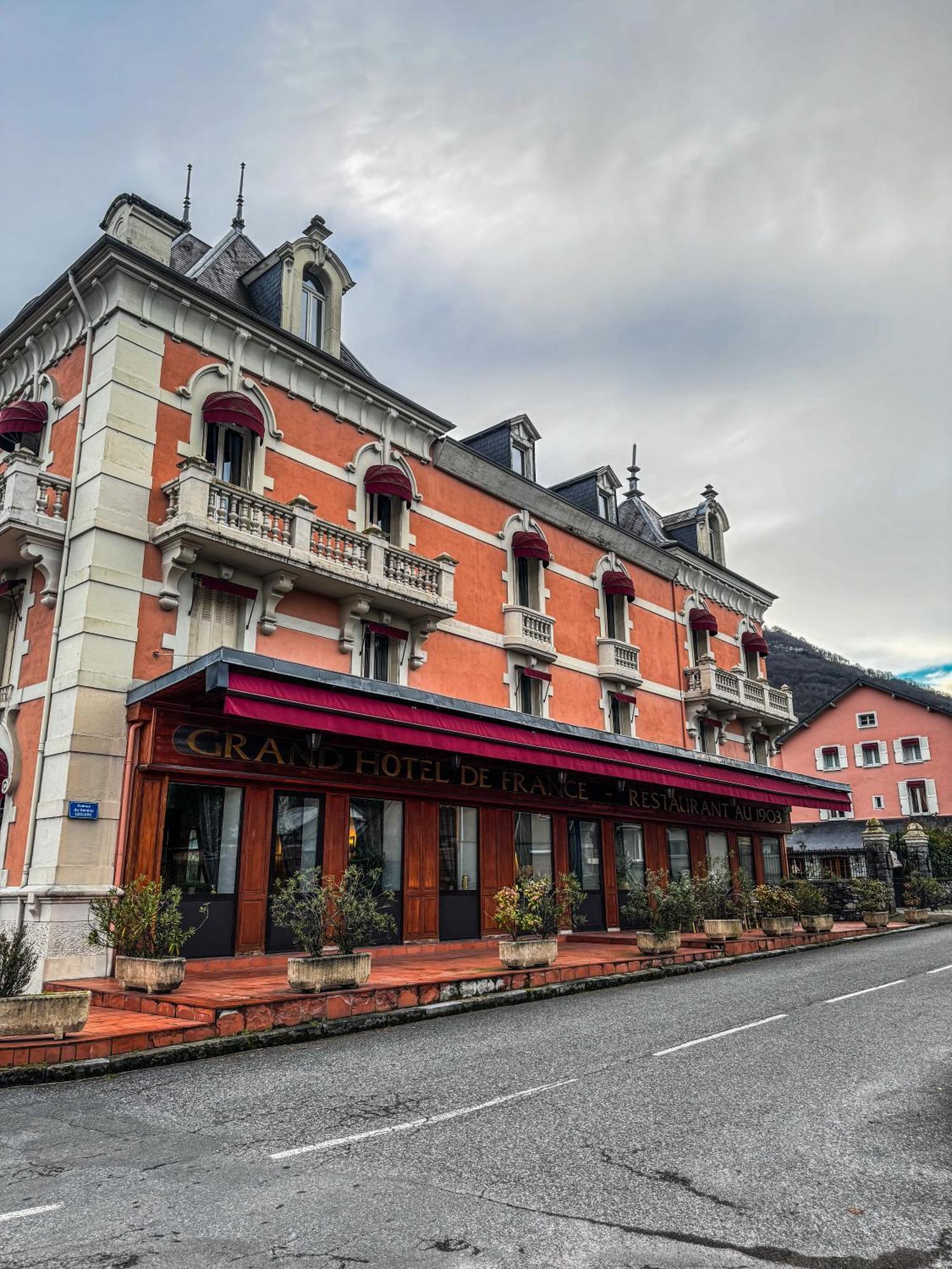 Grand Hotel De France Pierrefitte-Nestalas Exterior photo